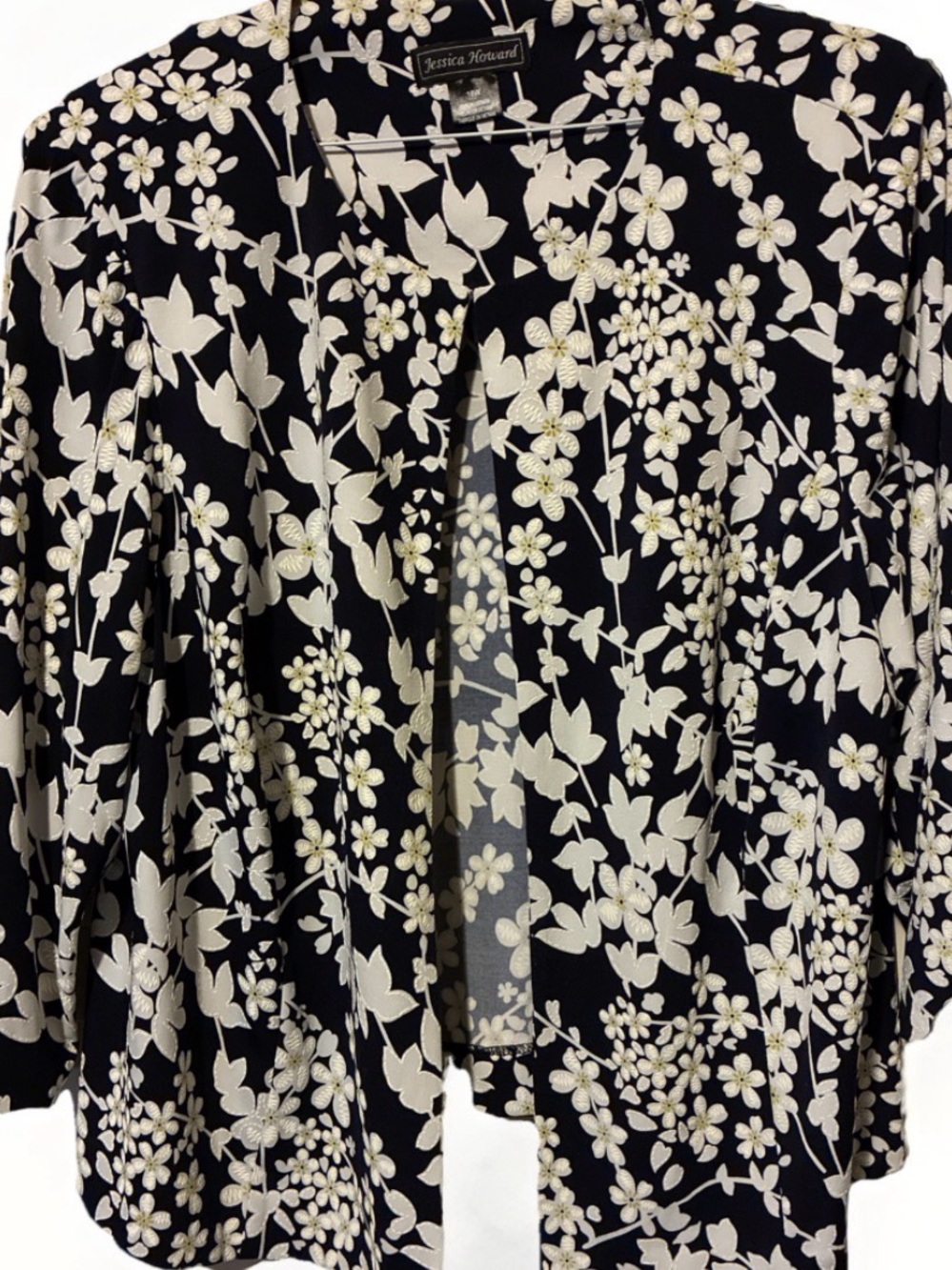 Jessica Howard-Women’s Dark Blue /White Flowered Print Shawl Cape Size 18W